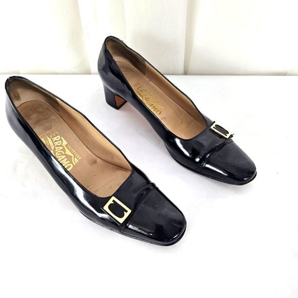Salvatore Ferragamo Black Patent Leather Heels Gold Buckle Square 8.5AA NARROW - Picture 1 of 10